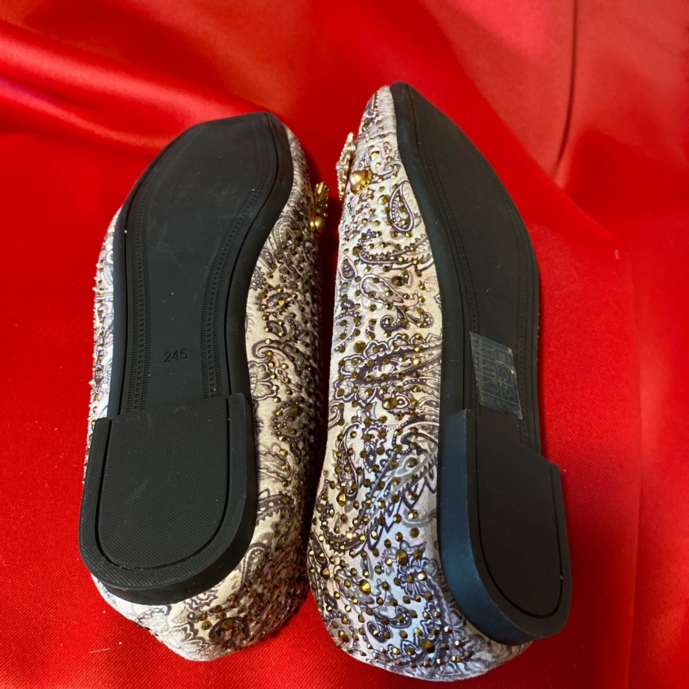 Elegant Embellished Women's Flats - Picture 4 of 4